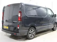 Usado Renault Trafic 150 HP (110 kW) 2022 Cinzento