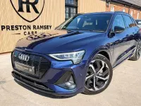 Begagnad Audi e-tron Black Edition 300 kW (408 HK) 2021 Blå SUV