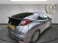 Begagnad Honda Civic SR 120 HK (88 kW) 2016 Silver Halvkombi