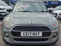 Usado Mini Cooper Hatch 136 CV (100 kW) 2017 Gris Utilitario