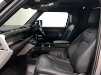Begagnad Land Rover Defender SE 249 HK (183 kW) 2023 Grå SUV