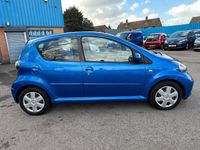 Used Toyota Aygo 67 HP (49 kW) 2010 Blue Hatchback