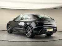 Begagnad Porsche Macan 379 kW (516 HK) 2025 Svart SUV
