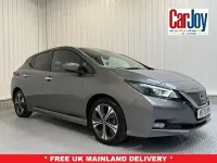Begagnad Nissan Leaf N-Connecta 110 kW (150 HK) 2020 Grå Halvkombi