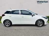 Used Hyundai i20 SE 84 HP (61 kW) 2020 White Hatchback