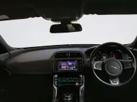 Używany Jaguar XE R-Sport 240 KM (176 kW) 2017 Niebieski Sedan/Limuzyna