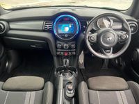 Usado Mini Cooper Hatch 134 HP (98 kW) 2019 Verde Citadino
