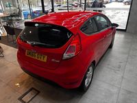 Used Ford Fiesta Zetec 82 HP (60 kW) 2016 Red Hatchback