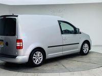 Usado VW Caddy Highline 102 HP (75 kW) 2012 Prateado Monovolume