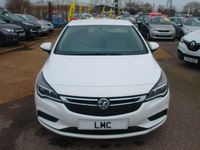 Used Vauxhall Astra Design Edition 136 HP (100 kW) 2017 White Hatchback
