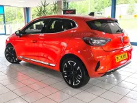 Used Renault Clio Techno 90 HP (66 kW) 2024 Valencia orange Hatchback