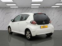 Used Toyota Aygo Style 68 HP (50 kW) 2014 White Hatchback