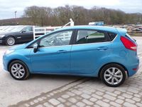 Usado Ford Fiesta Zetec 82 HP (60 kW) 2009 Azul Citadino