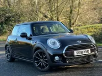 Usado Mini Cooper Hatch 136 CV (100 kW) 2018 Negro Utilitario