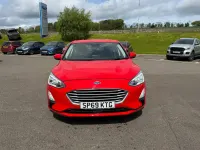 Begagnad Ford Focus Zetec 2019 Röd Halvkombi