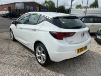 Used Vauxhall Astra SRi 136 HP (100 kW) 2019 White Hatchback