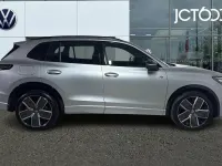 Używany VW Tiguan R-line 147 KM (108 kW) 2026 Srebrny SUV