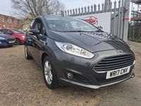 Usado Ford Fiesta Zetec 82 HP (60 kW) 2017 Cinzento Citadino