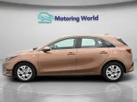 Usado Kia Ceed 118 HP (86 kW) 2022 Castanho Citadino