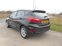 Begagnad Ford Fiesta Zetec 2018 Svart Halvkombi