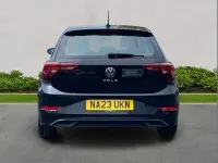 Begagnad VW Polo Life 95 HK (69 kW) 2023 Svart Halvkombi