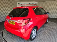 Used Toyota Yaris 101 HP (74 kW) 2017 Red Hatchback