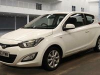 Used Hyundai i20 Active 85 HP (62 kW) 2013 White Hatchback