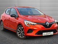 Used Renault Clio V Evolution 90 HP (66 kW) 2023 Orange Hatchback