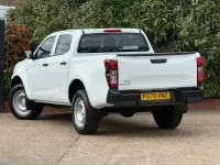 New Isuzu D-Max 163 HP (119 kW) 2025 White Pickup