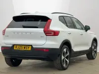 Usado Volvo XC40 Plus 194 CV (142 kW) 2025 Blanco SUV