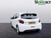 Used Peugeot 208 Active 82 HP (60 kW) 2018 White Hatchback