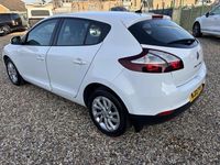 Used Renault Mégane III Dynamique 2015 White Hatchback