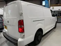 Second-hand Vauxhall Vivaro Sportive 100 CP (73 kW) 2020 Alb Monovolum