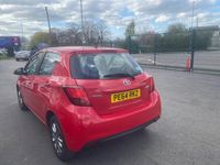 Used Toyota Yaris 99 HP (72 kW) 2014 Red Hatchback