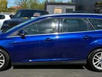 Usado Ford Focus Zetec 115 CV (84 kW) 2015 Azul Familiar