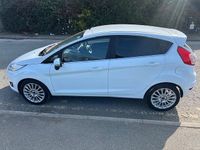 Used Ford Fiesta Titanium 125 HP (91 kW) 2014 White Hatchback