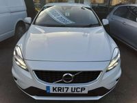 Used Volvo V40 R-Design 190 HP (139 kW) 2017 White Hatchback