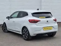 Used Renault Clio Techno 145 HP (106 kW) 2022 White Hatchback