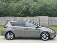 Used Toyota Auris Hybrid 136 HP (100 kW) 2017 Bronze Hatchback