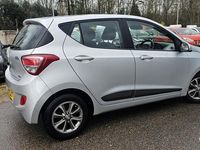 Used Hyundai i10 Premium 87 HP (63 kW) 2015 Silver Hatchback