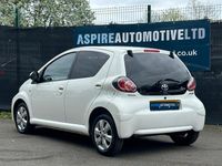 Used Toyota Aygo 68 HP (50 kW) 2013 White Hatchback