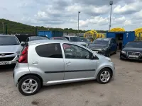 Używany Peugeot 107 Allure 68 KM (50 kW) 2012 Srebrny Hatchback