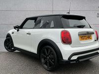 Używany Mini Cooper Hatch 134 KM (98 kW) 2023 Biały Hatchback