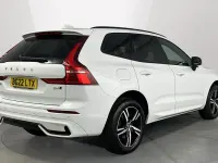 Used Volvo XC60 R-Design 194 HP (142 kW) 2022 White SUV