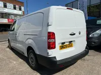 Second-hand Vauxhall Vivaro S 2025 Alb Monovolum