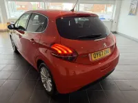 Second-hand Peugeot 208 Allure 2017 Portocaliu Hatchback