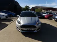 Käytetty Ford Fiesta Style 75 HP (55 kW) 2016 Hopea Viistoperä
