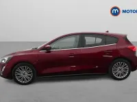 Begagnad Ford Focus Titanium X 150 HK (110 kW) 2020 Röd Halvkombi