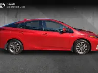 Used Toyota Prius 122 HP (89 kW) 2017 Red Hatchback