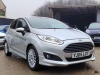 Usado Ford Fiesta Zetec 99 HP (72 kW) 2016 Prateado Citadino